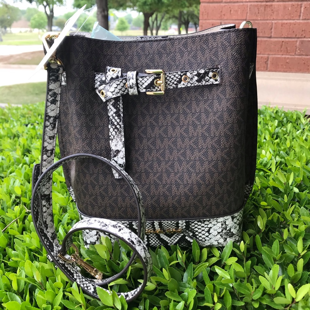 💖💞SALE Michael Kors Emilia Small Bucket Messenger